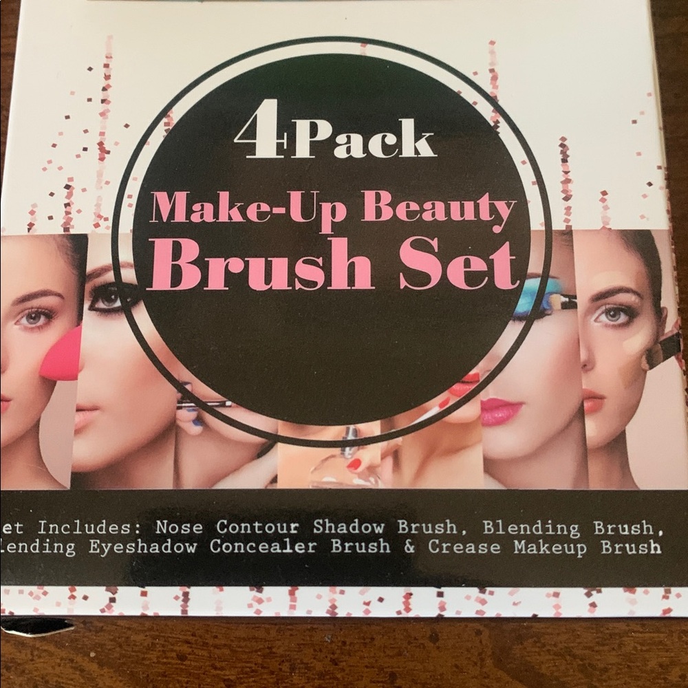 It’s bundle time! NWOT Malibu Glitz Eye Palette #06 & 4 Pack Make-Up Brush Set - Picture 4 of 4
